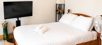 Cowley elegant studio