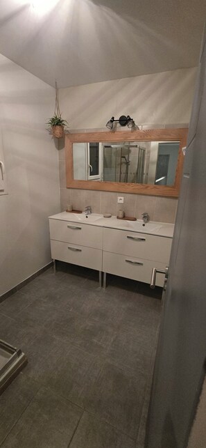 Bathroom - Vrbo Property (Carcès)