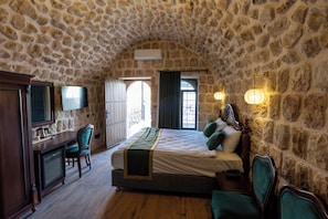 Deluxe Double Room | Desk, laptop workspace, free WiFi
