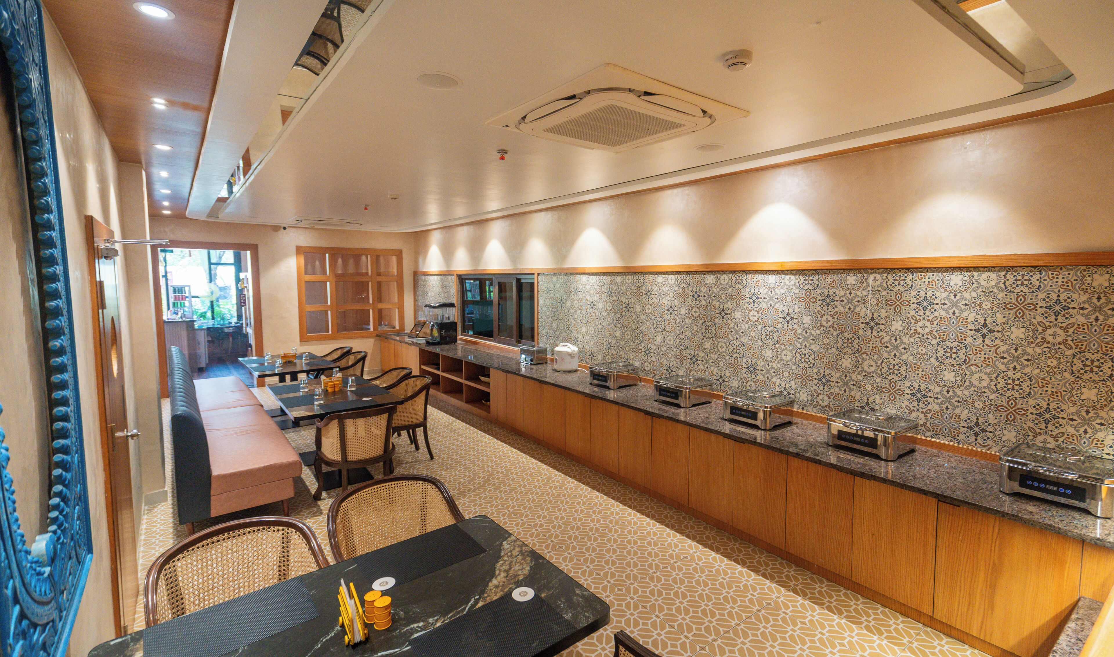 Free daily buffet breakfast 