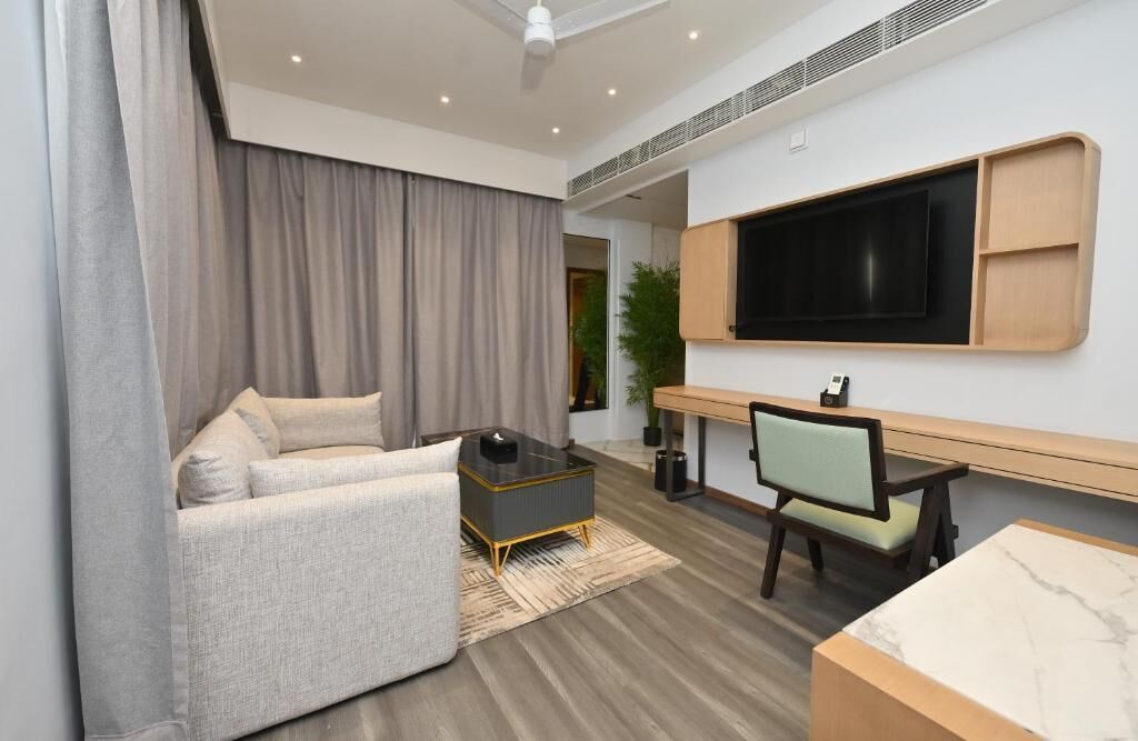 Premium Room, Balcony, Pool View | Living area