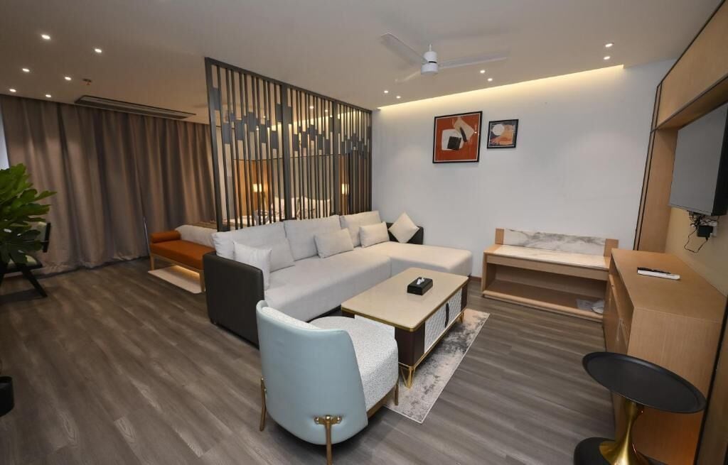 Royal Suite, Balcony, Pool View | Living area