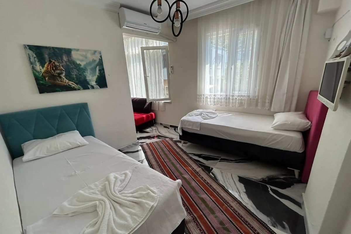 Comfort-Apartment, Balkon, Talblick | Bügeleisen/Bügelbrett, kostenloses WLAN