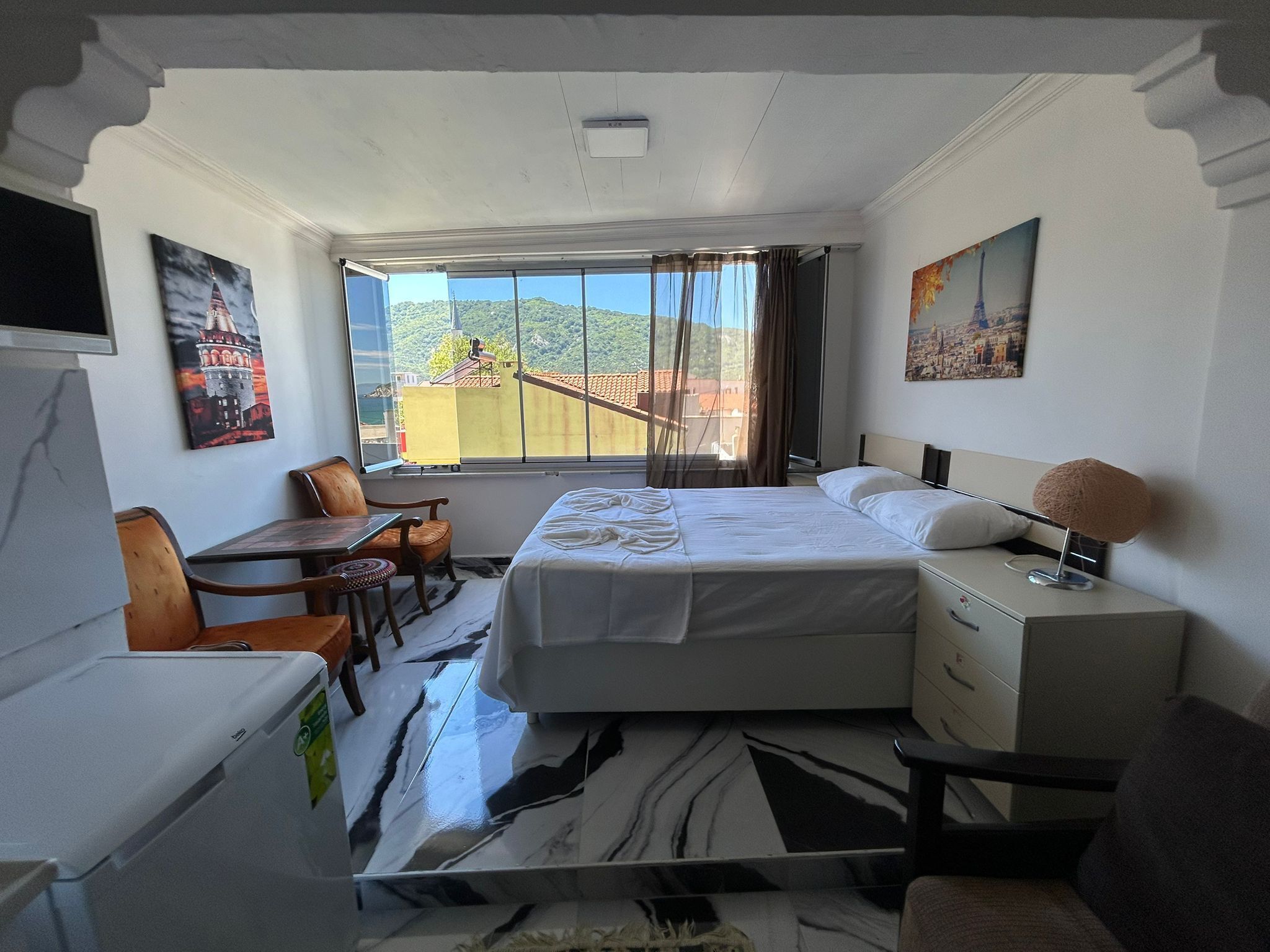Estudi Comfort, vistes al mar | Planxa i posts de planxar i wifi gratuïta 
