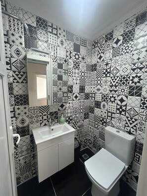 Comfort Twin Room, Sea View | Bathroom - Beyazev apart pansiyon (Erdek)
