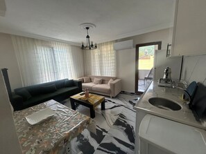 Habitación Confort con 2 camas individuales, vistas al mar | Zona de estar