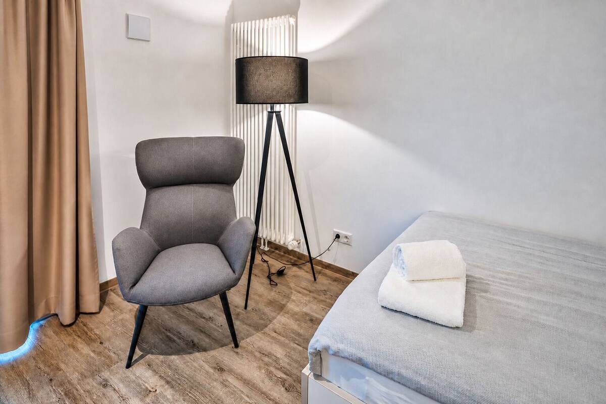 Apartamento conforto, vista para a cidade | Espaço de trabalho para notebook, quartos à prova de som