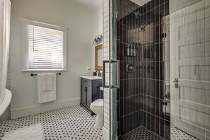 A bathroom with a toilet, sink, and shower area. - 2-Unit Bundle in Eustis: Walk to Ferran Park! (Eustis)