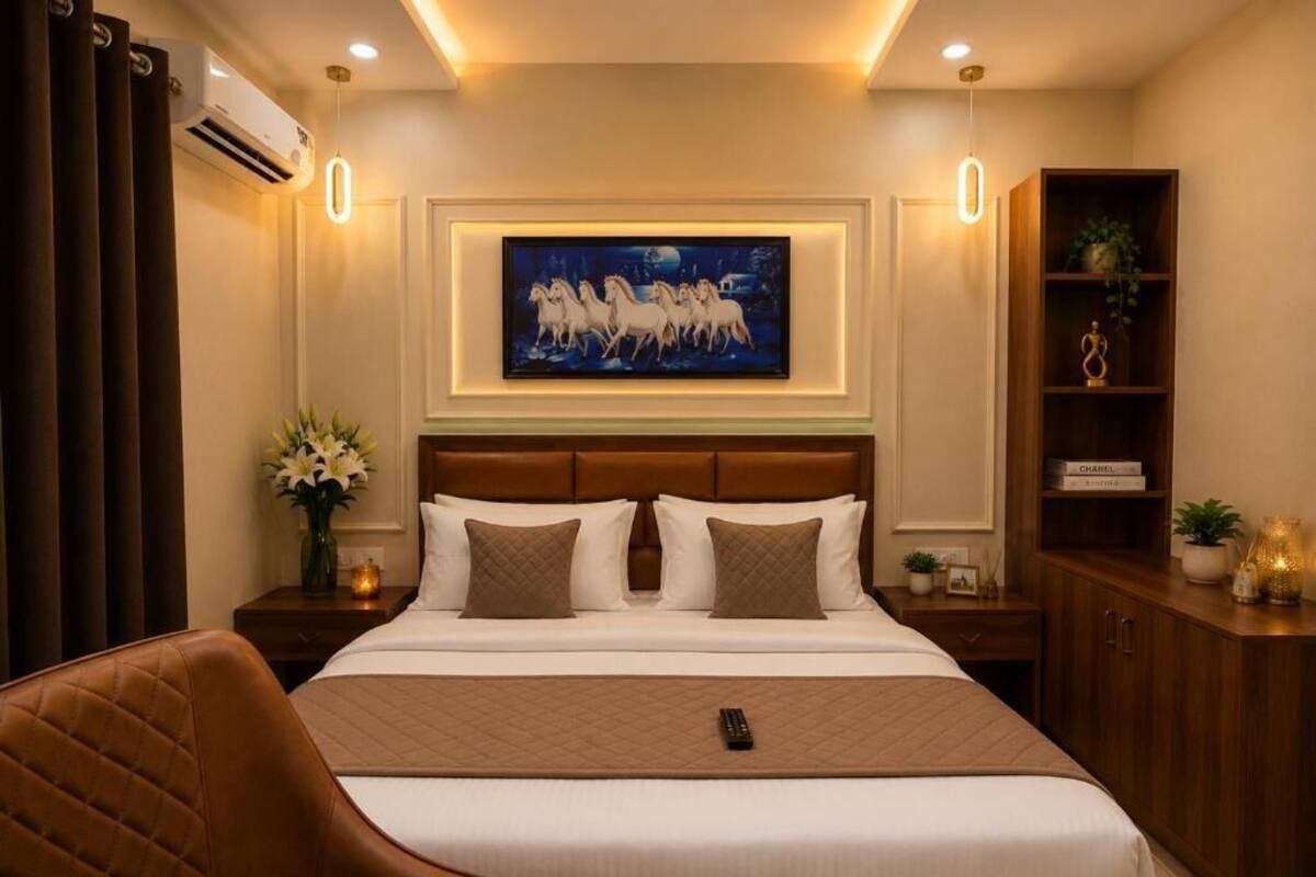 Superior Double Room, City View | In-room safe, desk, laptop workspace, soundproofing