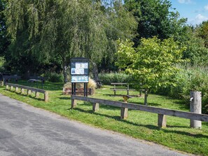 Property grounds - 2 bedroom accommodation in Stalham Staithe (Stalham Staithe)