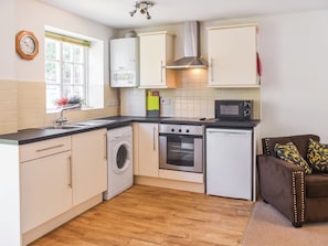 Private kitchen - 2 bedroom accommodation in Stalham Staithe (Stalham Staithe)
