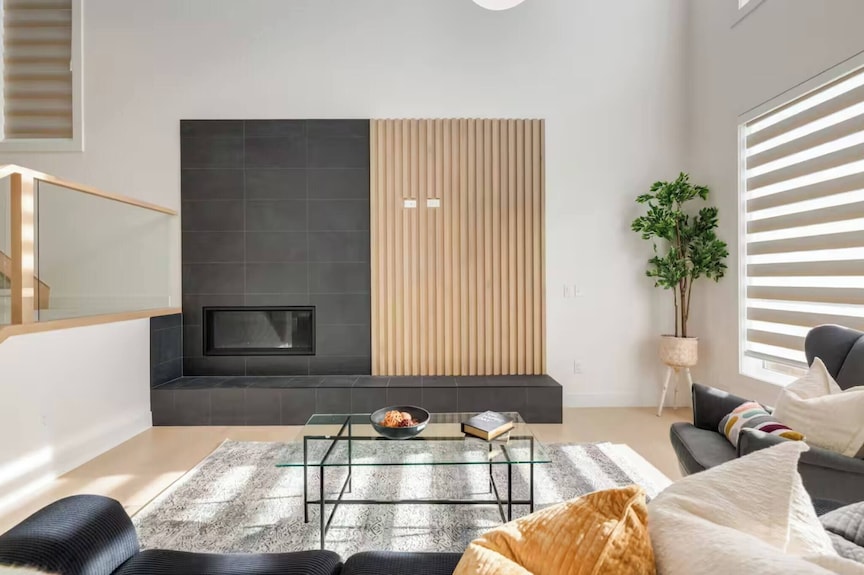 Luxuria Vibe & Vogue 5 Bdrm Near Lake! - 체스터미어