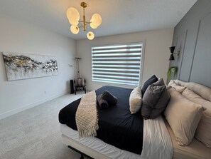 Room - Luxuria Vibe & Vogue 5 Bdrm near Lake! (Chestermere)
