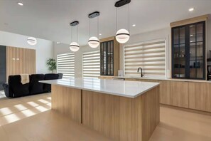Interior - Luxuria Vibe & Vogue 5 Bdrm near Lake! (Chestermere)