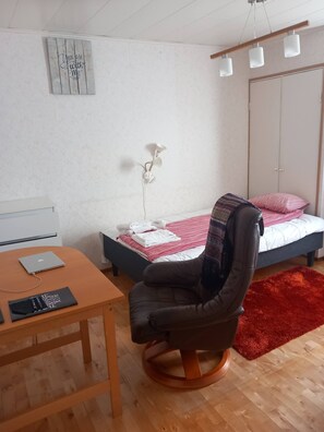 Iron/ironing board, Internet - The home away from home (Kouvola)