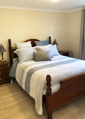 1 Schlafzimmer, Bügeleisen/Bügelbrett, Bettwäsche