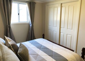 1 Schlafzimmer, Bügeleisen/Bügelbrett, Bettwäsche