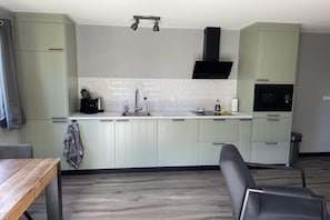 Coffee/tea maker, fridge, microwave, stovetop - Beautiful accommodation in De Kiel (De Kiel)