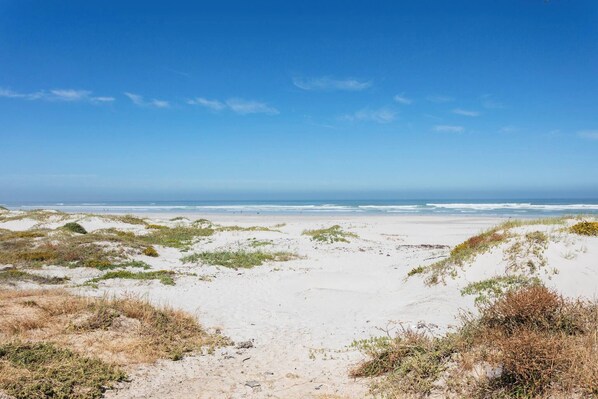 Beach - Serene 2-Bedroom Apartment with Ocean Views in Melkbosstrand (Melkbosstrand)