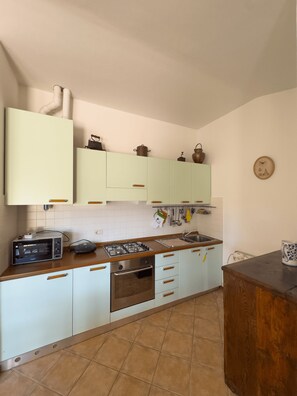 Private kitchen - Vrbo Property (Montemerano)