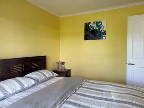 Room - Country side Bliss (Compton)