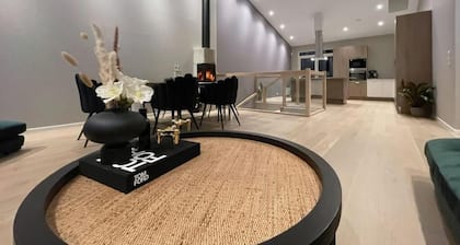 Moderne bolig med 3 dobbeltsenger 2 bad