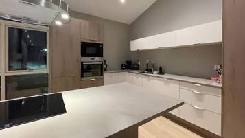 House, Balcony | Dapur peribadi | Peti sejuk, ketuhar gelombang mikro, ketuhar, dapur