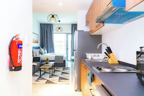 Apartment, Balcony | Private kitchen - Bloomfields Studio In Oasis 1 - Masdar (Masdar)
