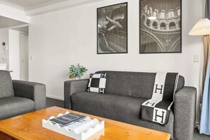 Living area - Stunning Ocean View, Pools, Spa & Beach (Surfers Paradise)