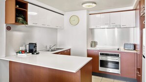 茶具/咖啡用具、冰箱、微波炉、烤箱