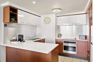 Private kitchen - Stunning Ocean View, Pools, Spa & Beach (Surfers Paradise)