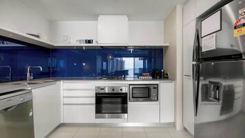 Coffee/tea maker, fridge, microwave, oven