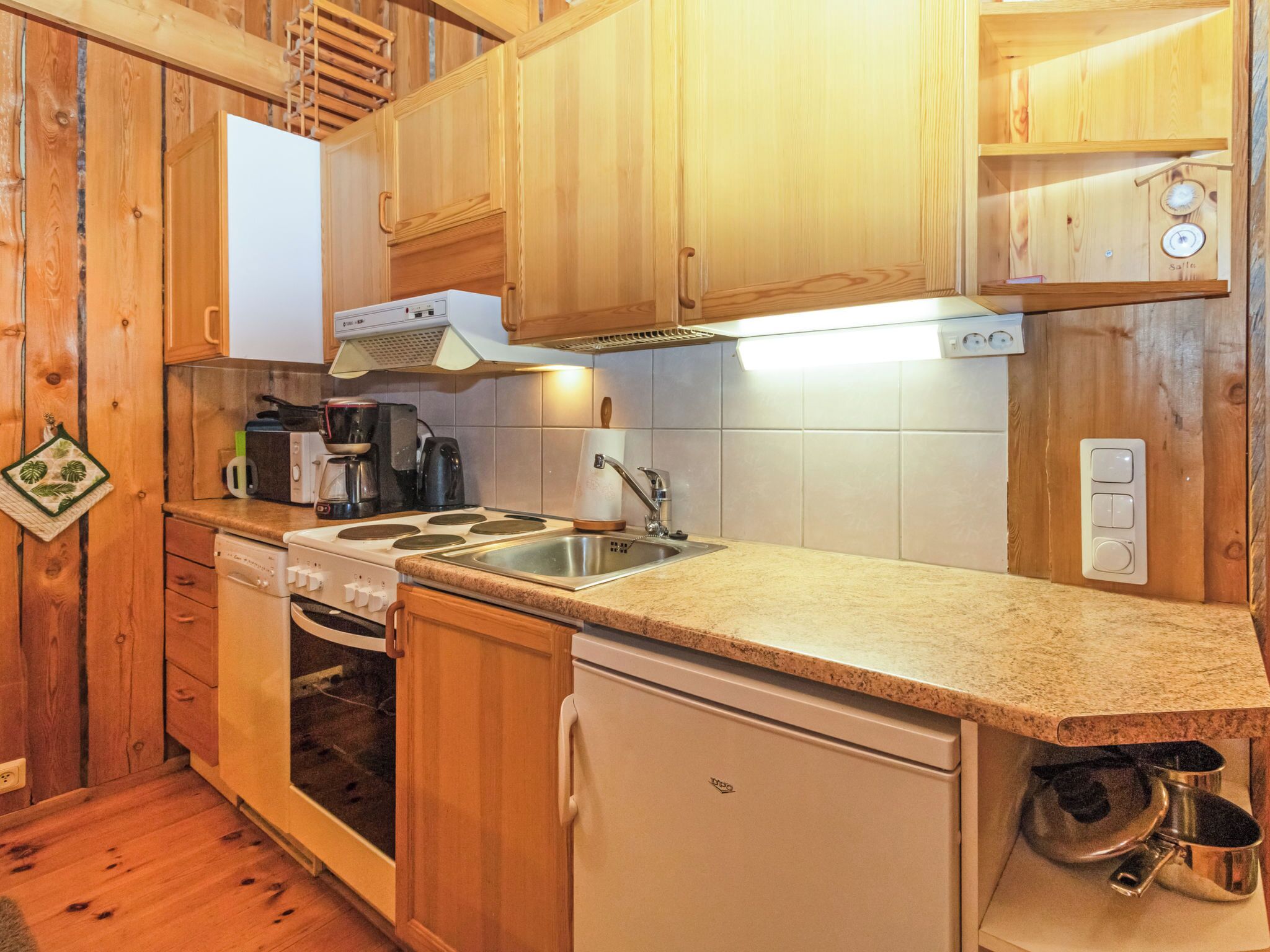 Fridge, microwave, dishwasher, cookware/dishes/utensils