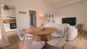 Dining - Vrbo Property (Saint-Pierre-d'Oléron)