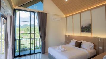 Double Room, 1 Queen Bed, Balcony, Mountain View