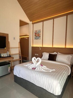 ห้องดับเบิล, เตียงควีนไซส์ 1 เตียง, ระเบียง, วิวภูเขา | โต๊ะทำงาน, พื้นที่ทำงานแบบใช้แล็ปท็อป, ผ้าม่านกันแสง, Wi-Fi ฟรี