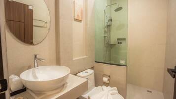 Double Room, 1 Queen Bed, Balcony, Mountain View | Bathroom