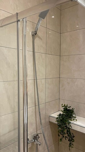 Handtücher, Seife, Toilettenpapier