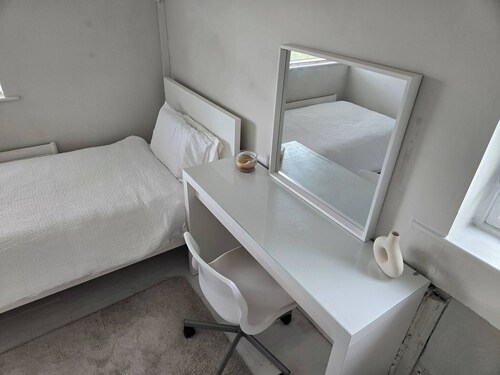 Room-cozy Room in Central Dublin With Ga
