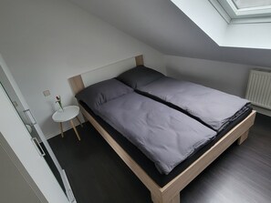 Bügeleisen/Bügelbrett, kostenloses WLAN, Bettwäsche
