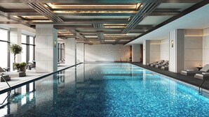 Kolam renang indoor