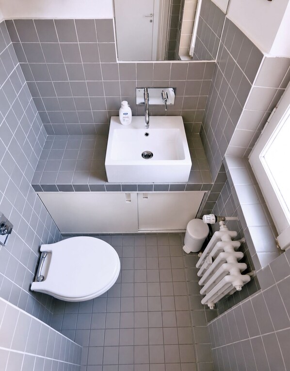 Bathroom - Vrbo Property (Milano)