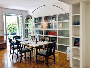 Dining - Vrbo Property (Milano)