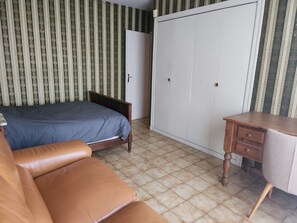 Room - Country House (Saint-Drézéry)
