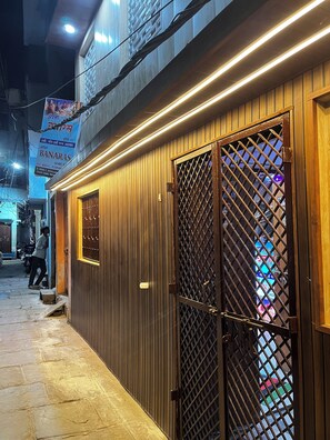 Exterior detail - Hotel MRK Villa (Varanasi)
