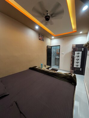 Double Room - Hotel MRK Villa (Varanasi)