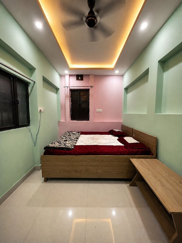 Double Room - Hotel MRK Villa (Varanasi)
