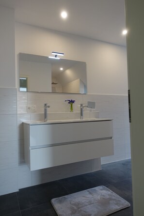 Haartrockner, Seife, Toilettenpapier