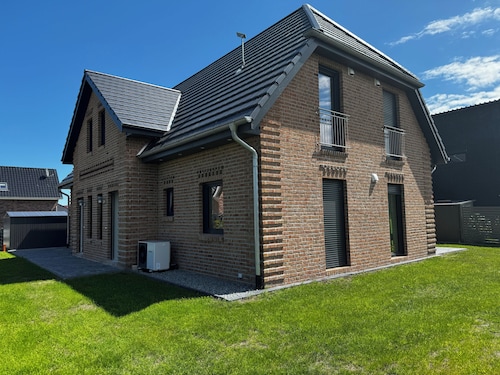 "Ankerplatz Wangermeer" — Near the North Sea: 2 exclusive vacation homes for up to 12 people.