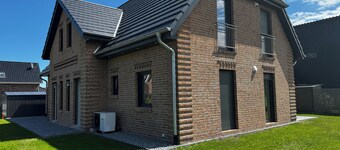 "Ankerplatz Wangermeer" - Nordseenähe
2 exklusive Ferienhäuser bis 12 Personen.